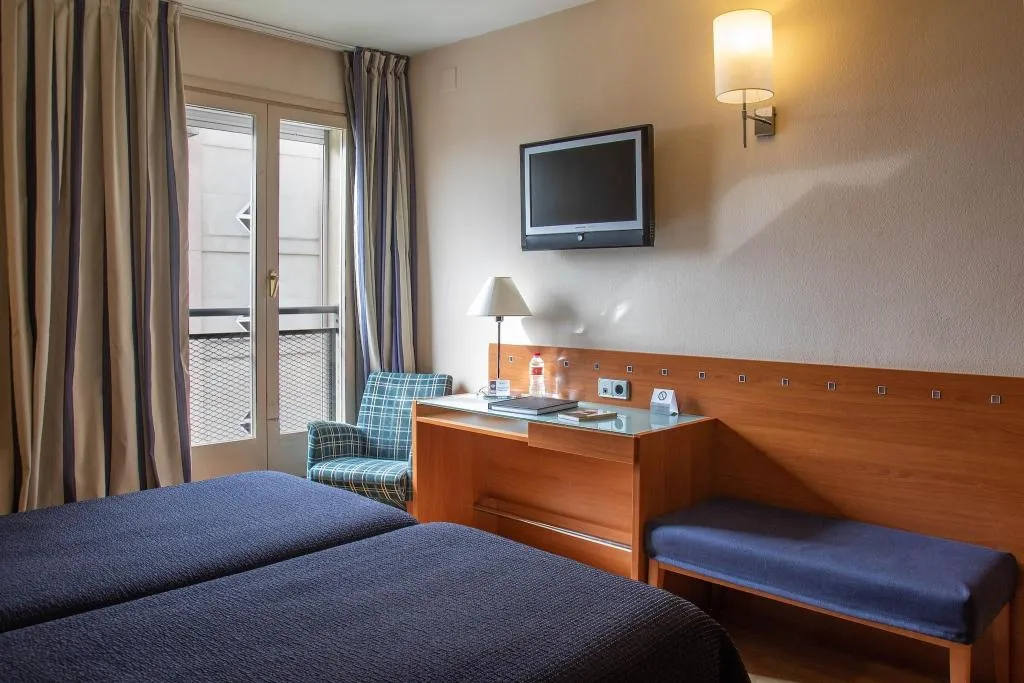 DOUBLE SINGLE USE QUEEN SIZE BED Room, J. Balmes, Costa Brava