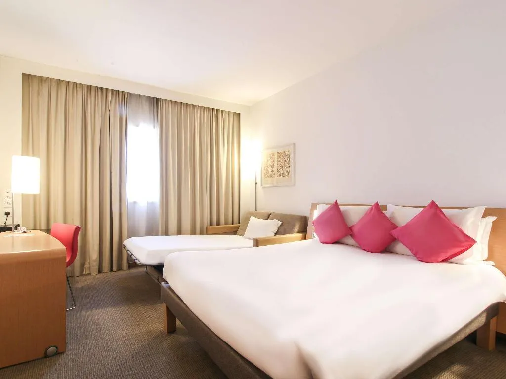 DOUBLE ECONOMY Room, Novotel Tunis, Tunisia