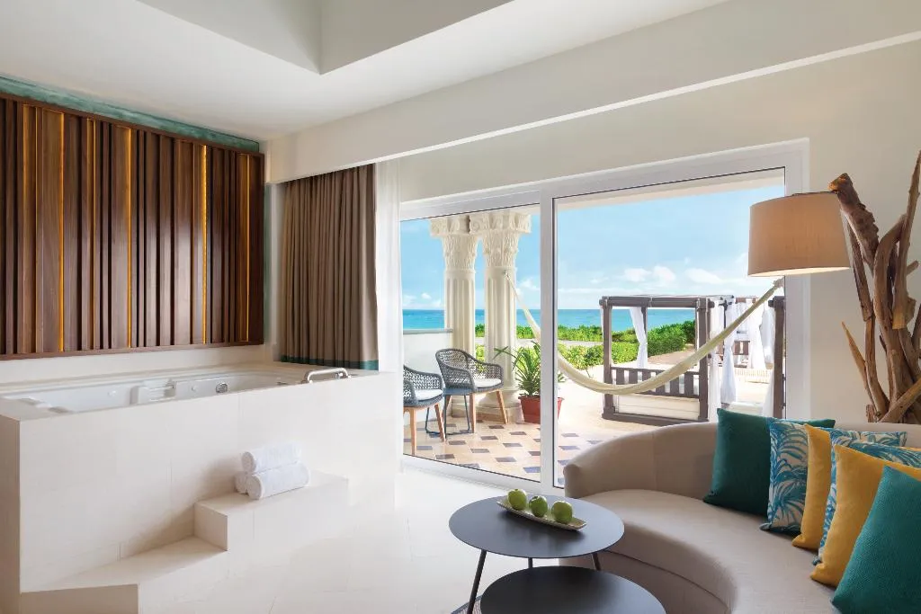 JUNIOR SUITE OCEAN FRONT Room, Hyatt Vivid Playa Del Carmen - Adults Only, Playa Del Carmen