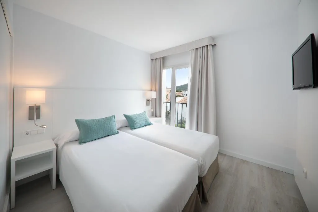 APARTMENT TWO BEDROOMS Room, La Pérgola, Majorca
