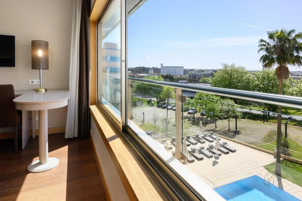 SINGLE POOL VIEW Room, Tryp Porto Expo Hotel, Porto