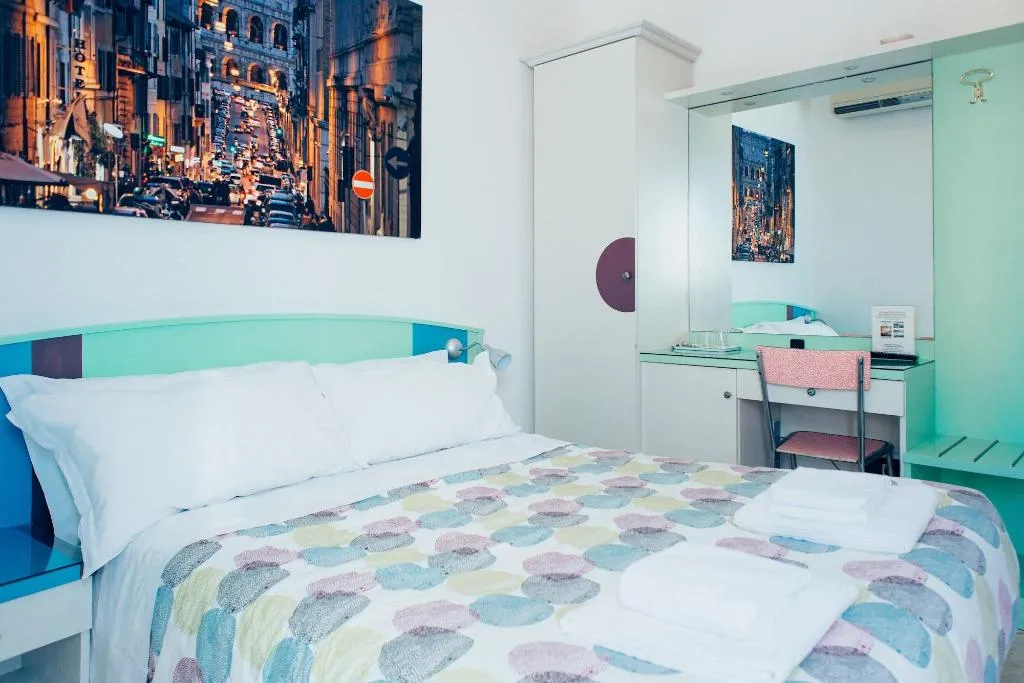 Room, The Beehive, Naples
