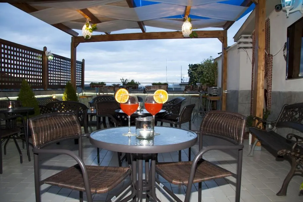 Terrace, Residence Confalone, Naples
