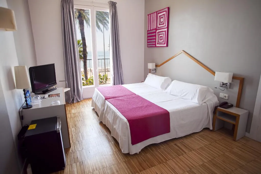 Room, Subur, Costa Brava