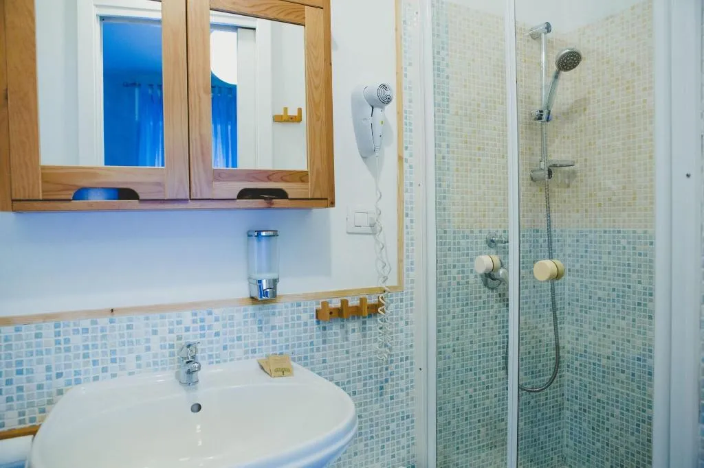 Room, Matlis, Alghero