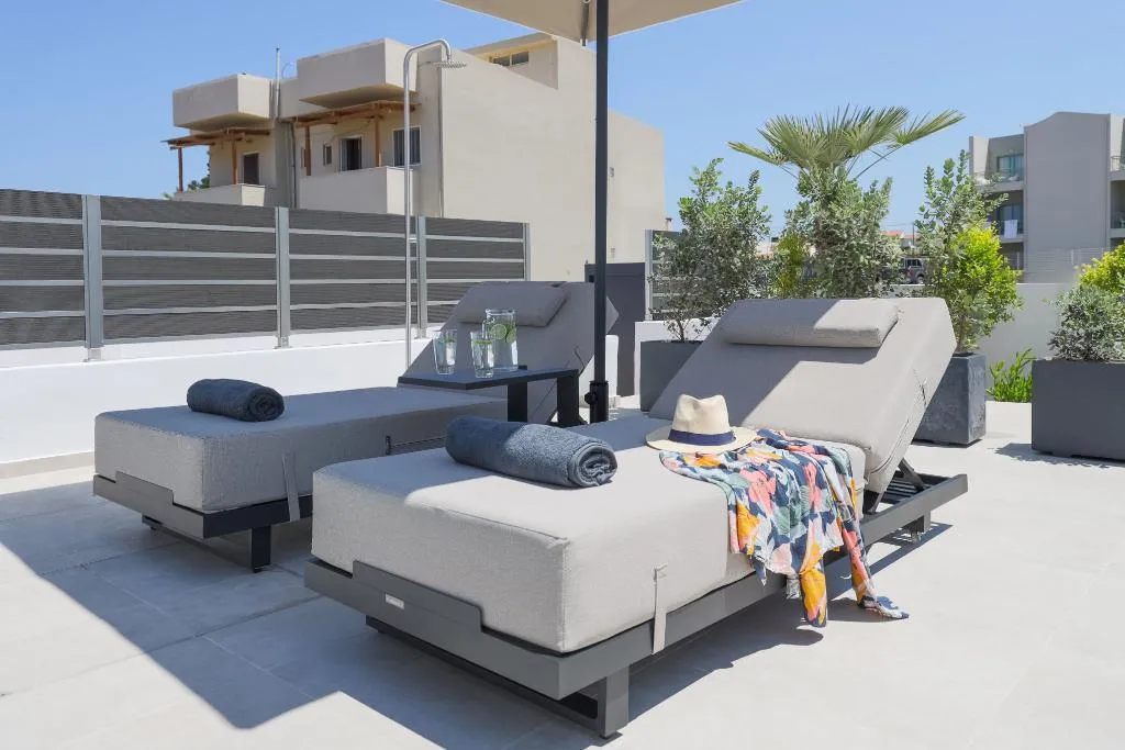 SUITE DELUXE WITH PRIVATE POOL Room, John Mary Apartments Gouves, Crete