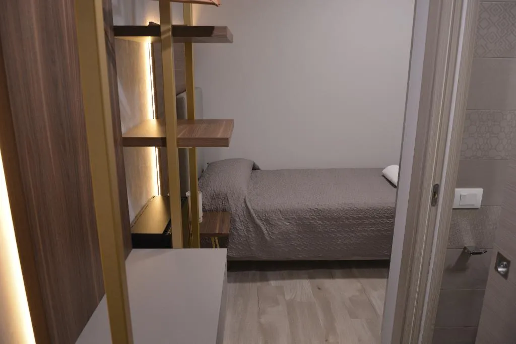 SINGLE STANDARD Room, 8 Room Hotel, Catania