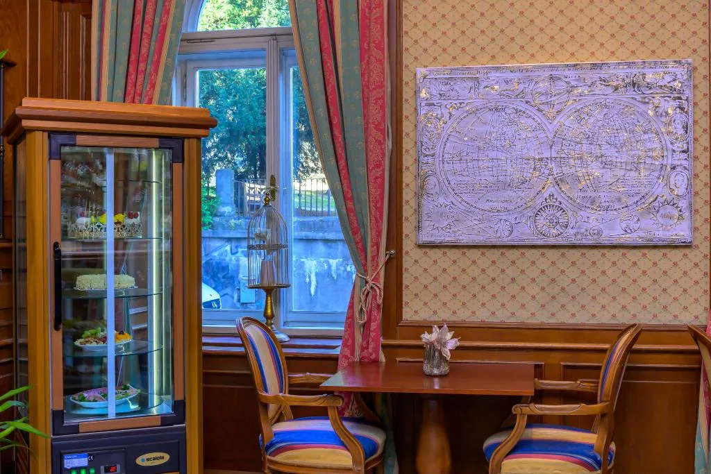 Bar, Hotel Kinsky Fountain, Prague