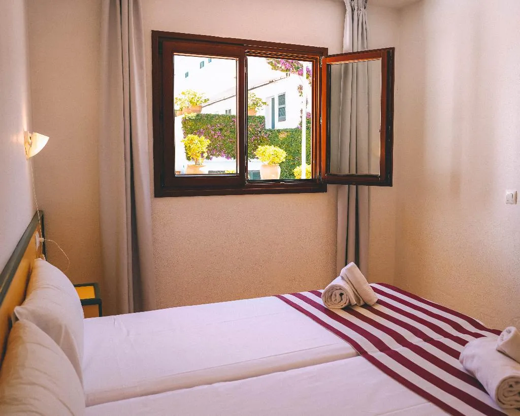 FAMILY ROOM CAPACITY 5 Room, Apartamentos Playa Parc, Menorca