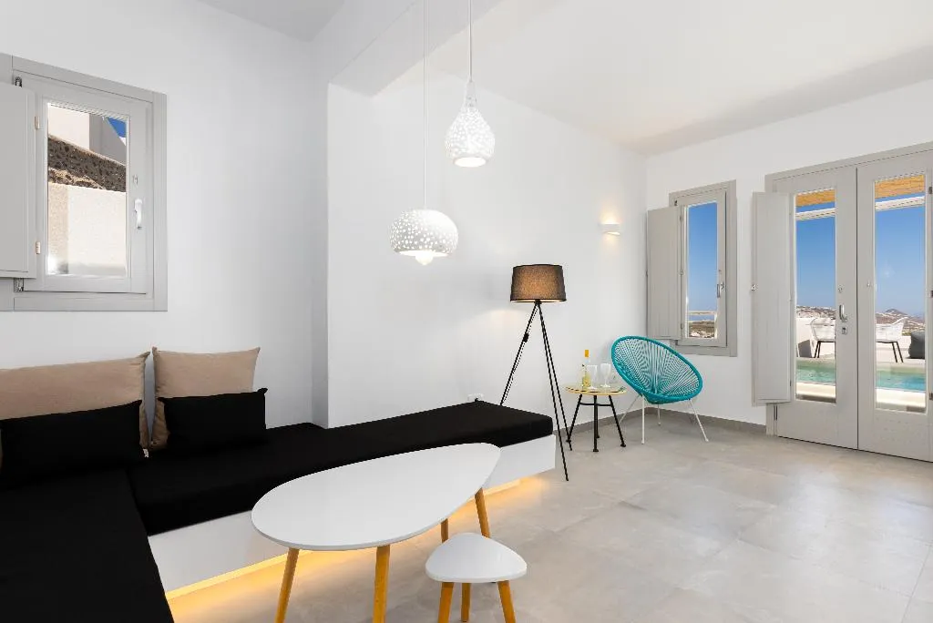 SUITE DELUXE WITH PRIVATE POOL Room, Serapias Suites, Santorini