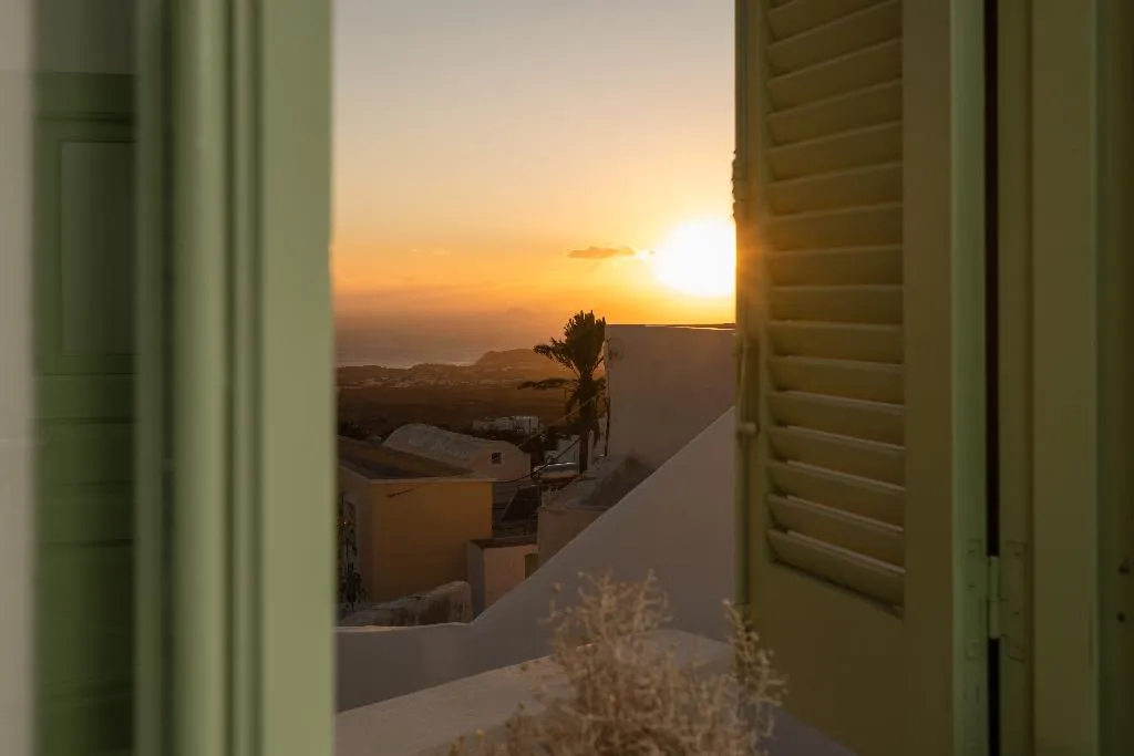 HOUSE TWO BEDROOMS TWO BATHROOMS Room, White Orchid Cave House & Studio, Santorini