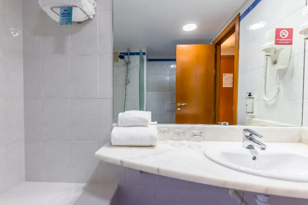 TWIN STANDARD Room, Travelodge Madrid Alcala de Henares, Madrid