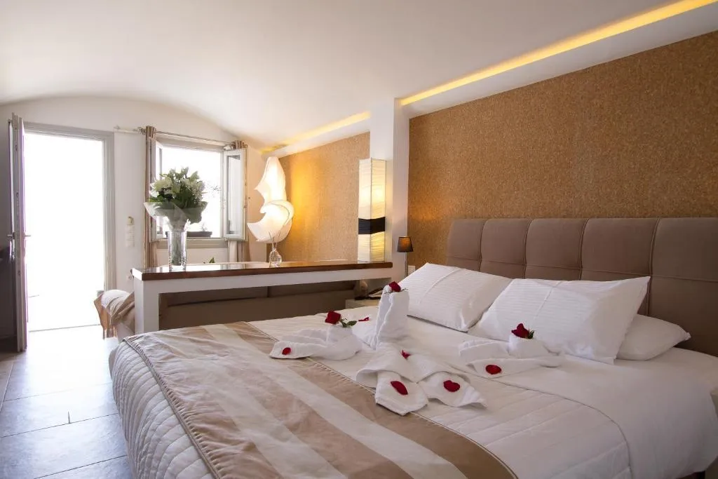 SUITE HONEYMOON Room, Galaxy Suites & Villas, Santorini
