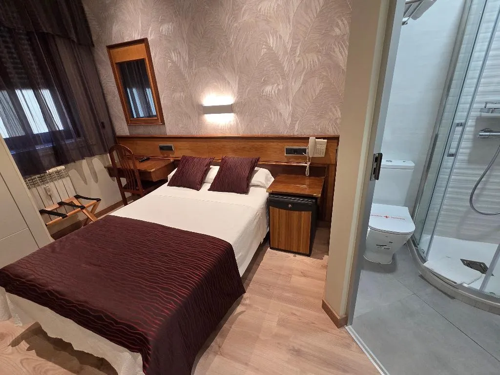 SINGLE STANDARD Room, Hostal Hispano-Argentino Gran Via, Madrid