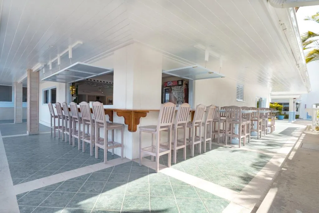 Bar, Time Out Hotel, Barbados