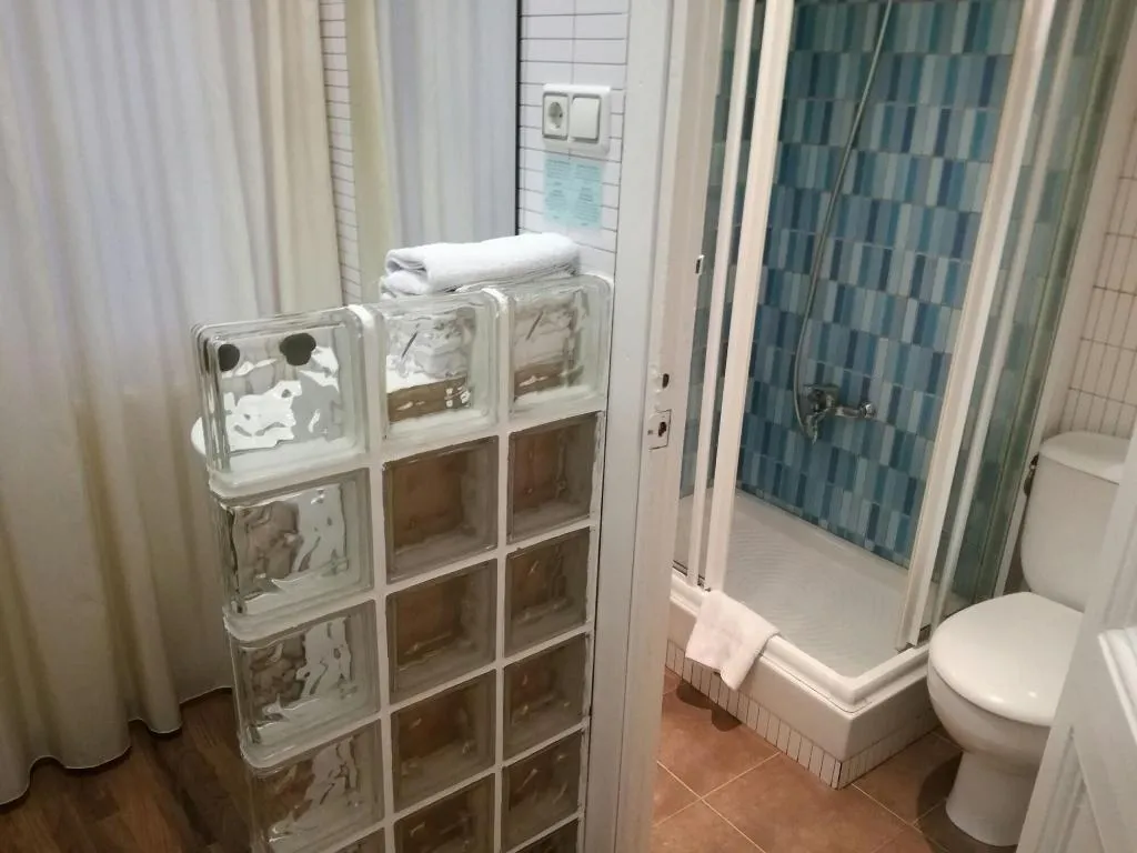 Room, Hostal Lesseps, Barcelona