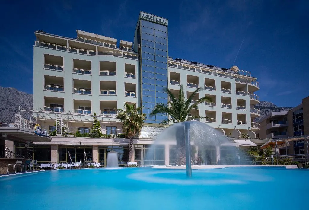 Pool, Park, Split