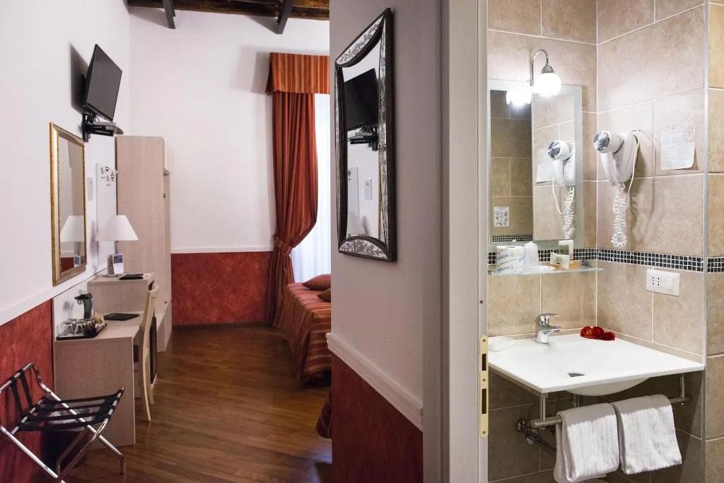 Room, Domus Capilupi, Rome
