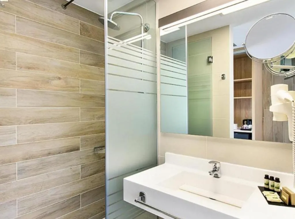 DOUBLE PROMO Room, Blue Dolphin, Thessaloniki