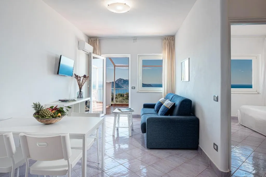 APARTMENT TWO BEDROOMS ONE BATHROOM Room, Gocce Di Capri  Residence, Naples