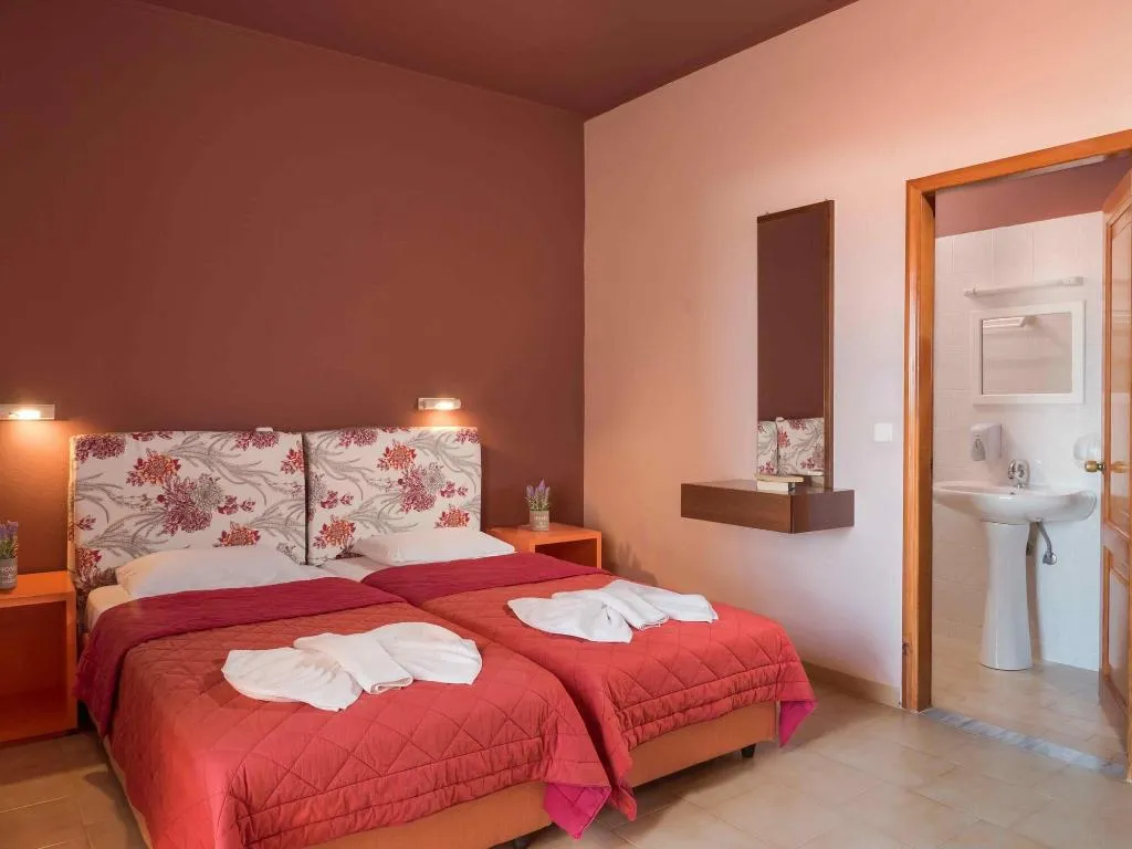 Room, Petritos Rooms And Studios, Crete