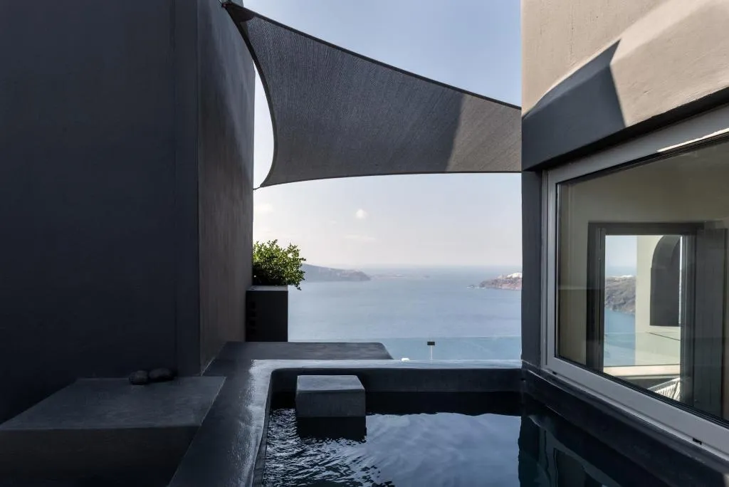 Room, West East Suites, Santorini