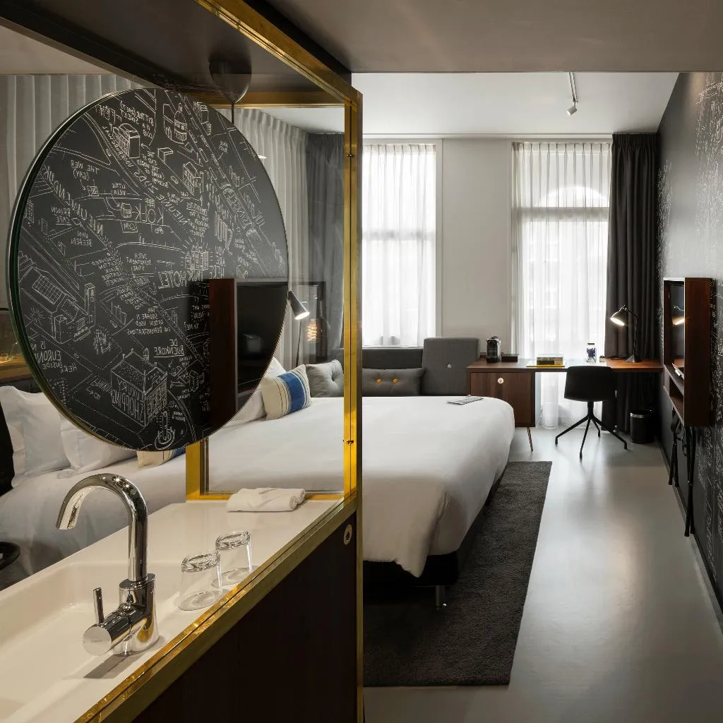 DOUBLE DELUXE Room, Ink Hotel Amsterdam - MGallery Collection, Amsterdam
