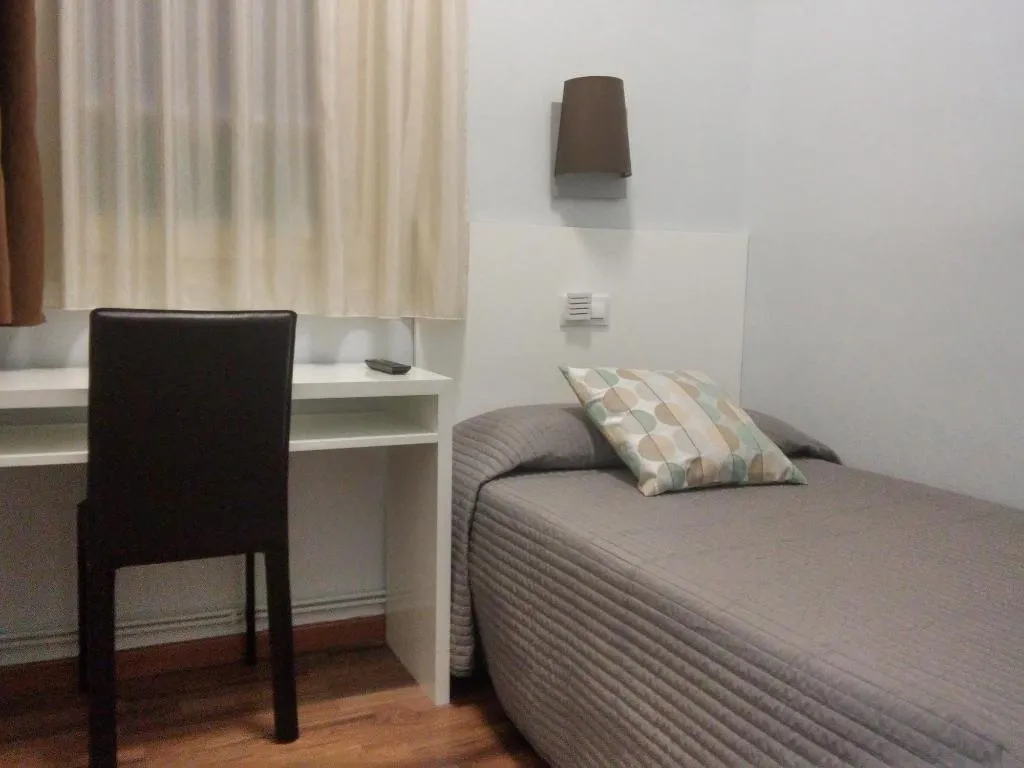 Room, Hostal Lesseps, Barcelona