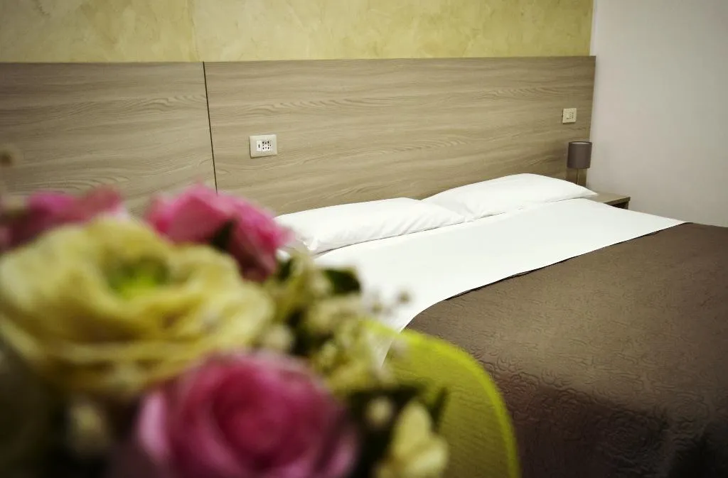 Room, Colombo, Naples