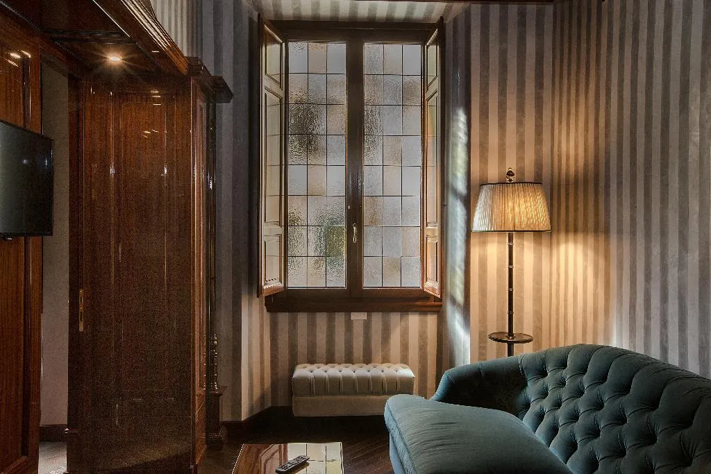 DOUBLE DELUXE PREMIUM Room, Grand Hotel Baglioni, Florence