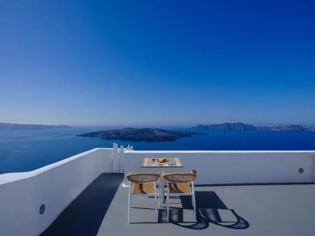APARTMENT WITH JACUZZI Room, Kamares Apartments, Santorini
