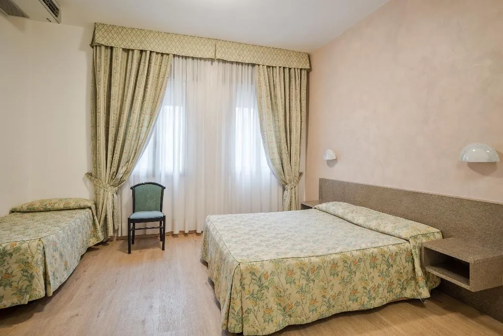 QUADRUPLE STANDARD Room, Garibaldi, Venice