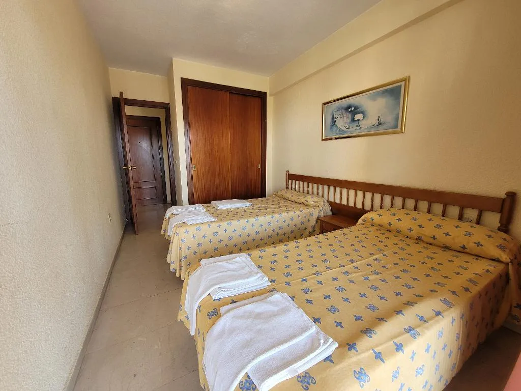 Room, Gemelos II-IV, Costa Blanca