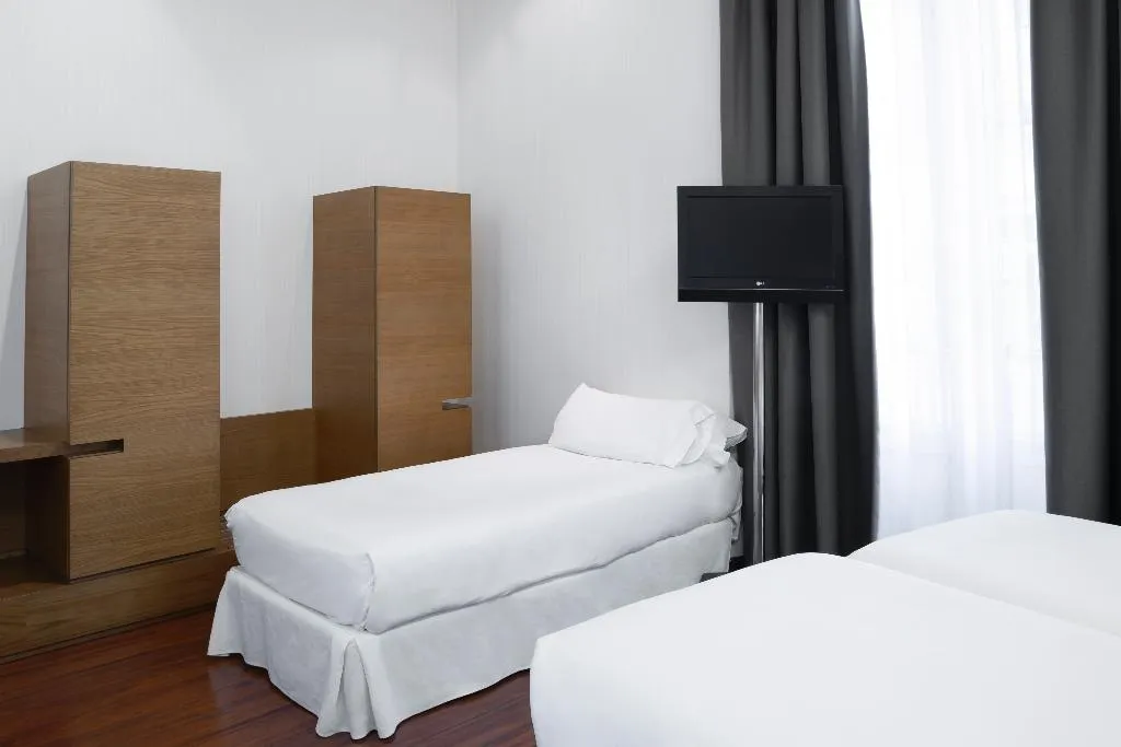 TRIPLE STANDARD Room, Petit Palace Plaza Malaga, Costa Del Sol