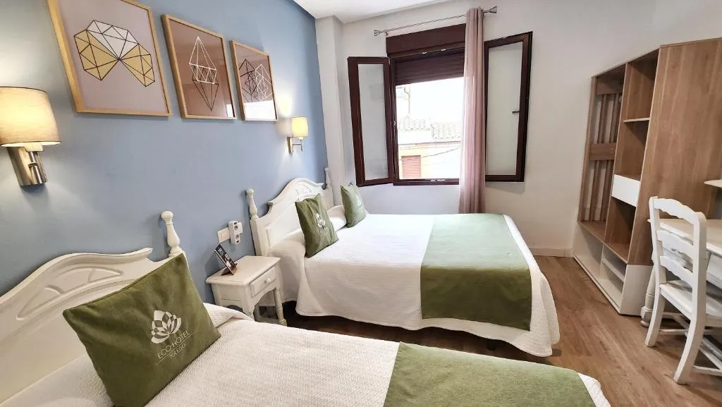 TRIPLE BASIC Room, Eco Hotel Toledo, Madrid