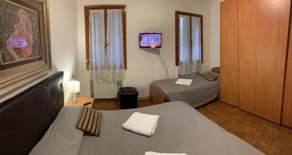 Room, Grey's House, Venice