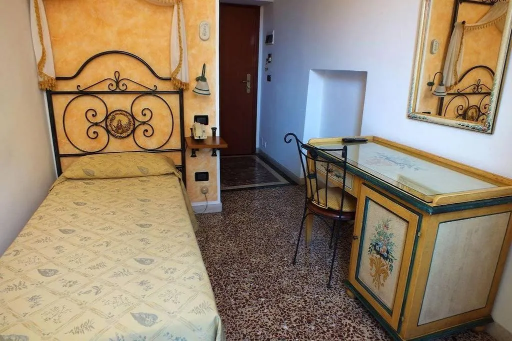 Room, Hotel Victoria, Taormina