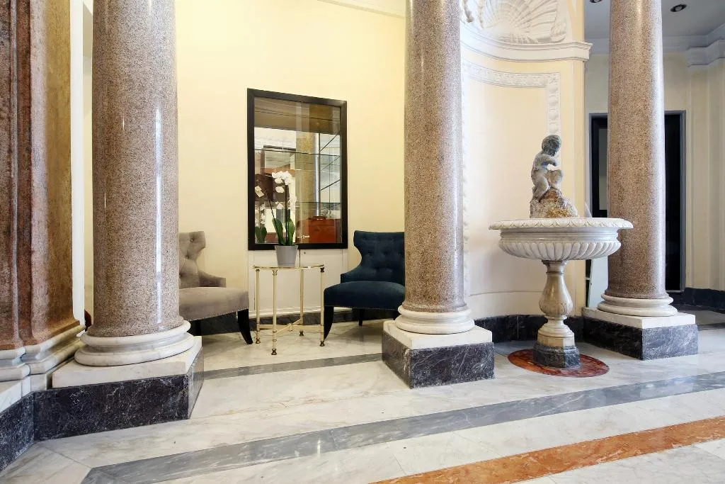 Lobby, Traiano, Rome