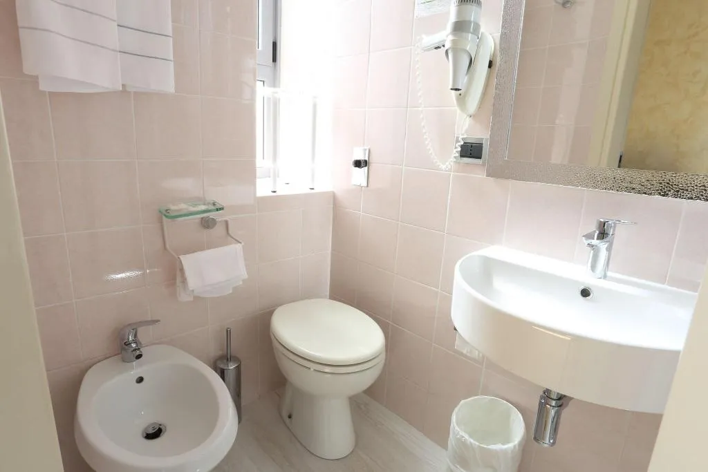 Room, Hotel Piacenza, Milan