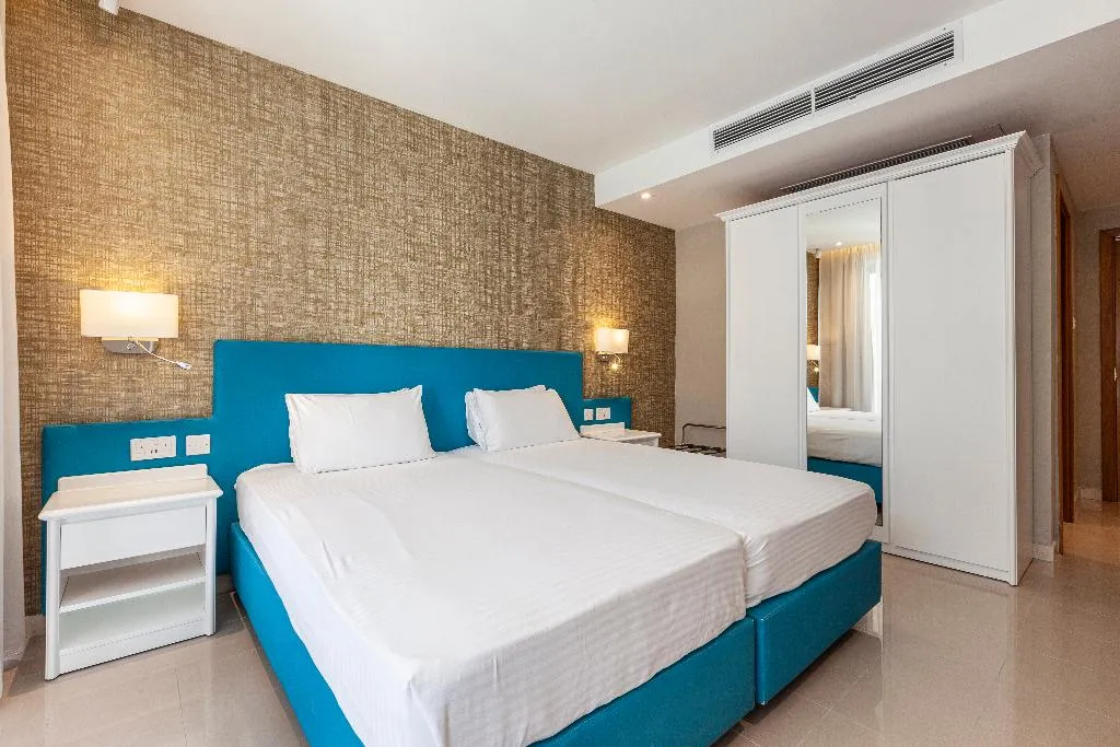 SINGLE POOL VIEW Room, Pergola Hotel & Spa, Malta