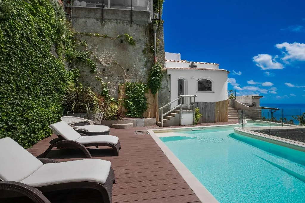 SUITE WITH PRIVATE POOL Room, Villa Magia, Naples