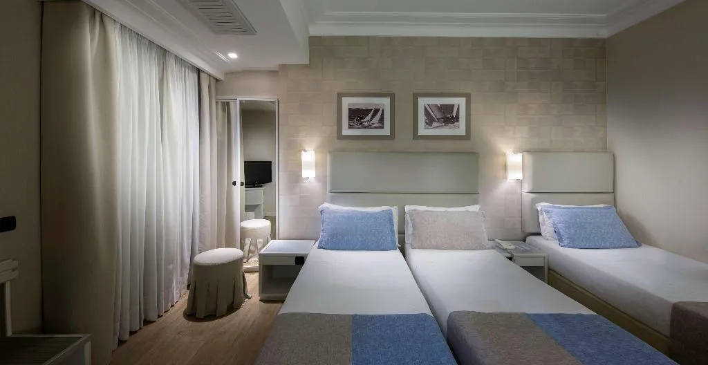 Room, Hotel Paradiso, BW Signature Collection, Naples