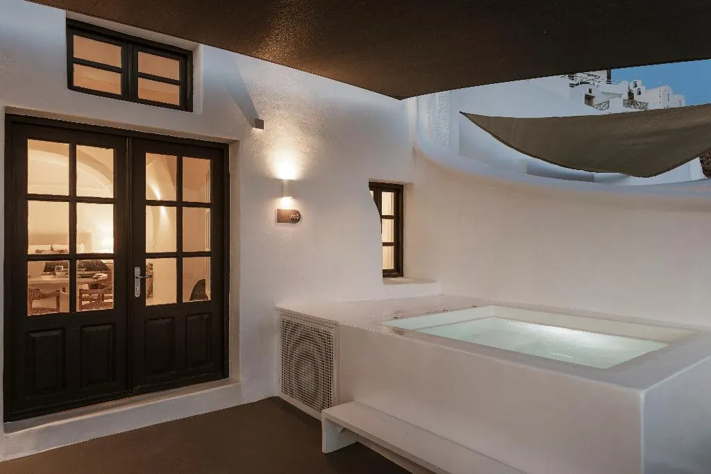 CAVE GRAND Room, Aqua Luxury Suites, Santorini