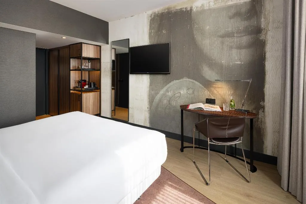 DOUBLE SUPERIOR Room, NH Collection Amsterdam Flower Market, Amsterdam