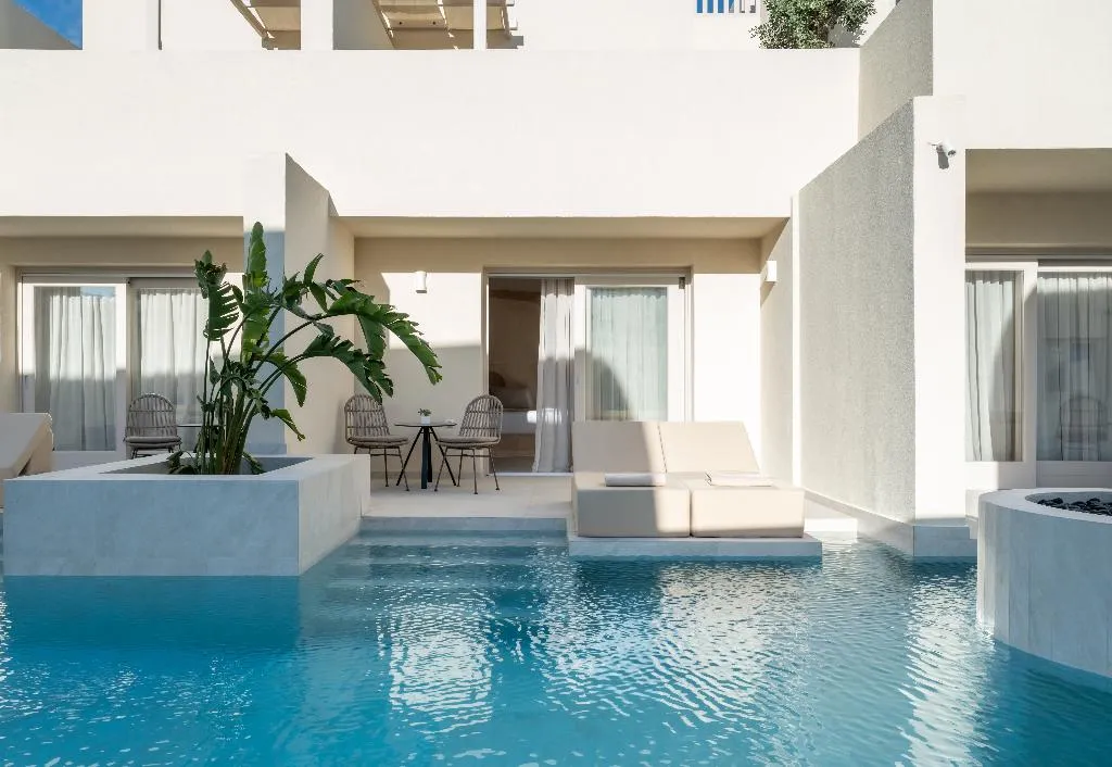 JUNIOR SUITE DELUXE POOL VIEW Room, Heyday Luxury Suites, Santorini