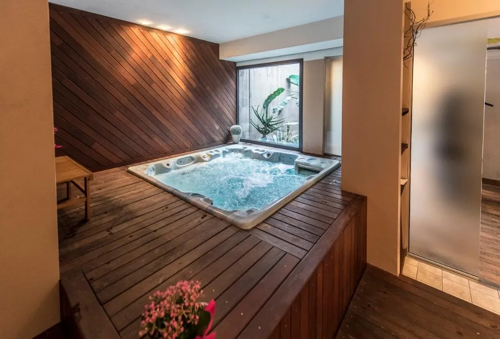 Sports and Entertainment, Yachting Hotel Mistral, Milan
