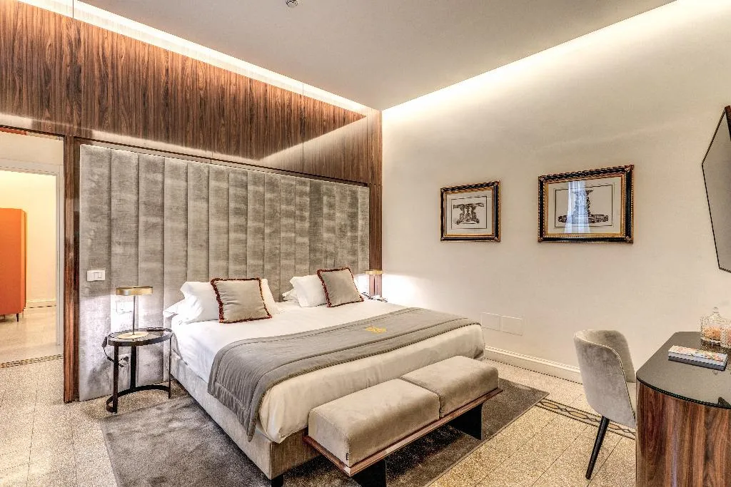SUITE DELUXE CITY VIEW Room, Eitch Borromini Palazzo Pamphilj, Rome