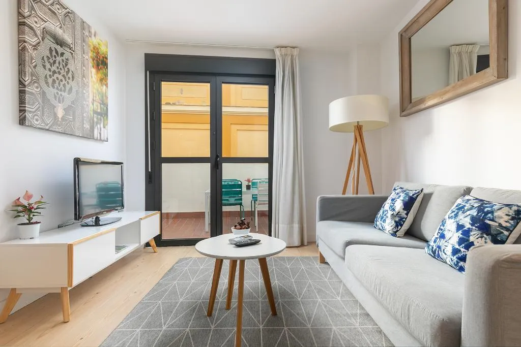 APARTMENT TWO BEDROOMS WITH TERRACE Room, Holiday Rentals Tempa Museo, Seville