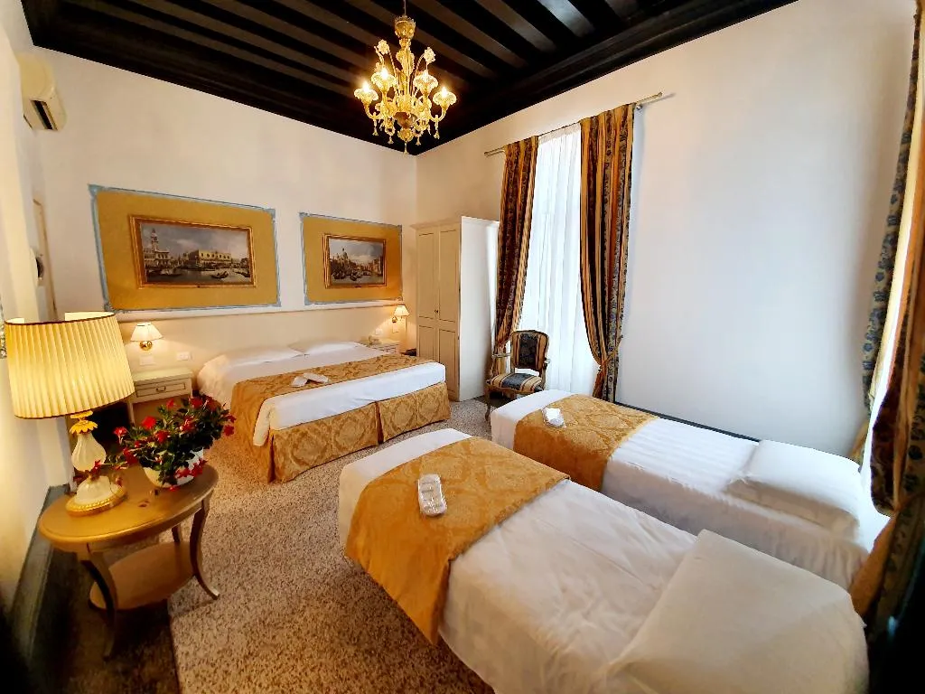 QUADRUPLE CANAL VIEW Room, Corte dei Greci, Venice