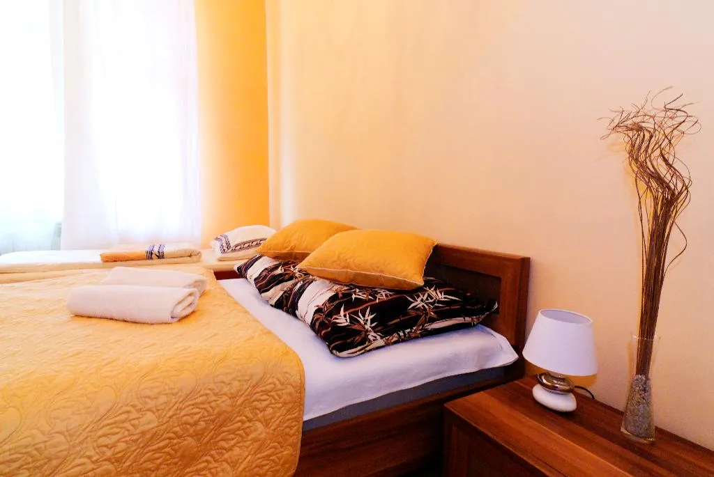 APARTMENT CAPACITY 5 TWO BEDROOMS Room, P&J Tourist Apartments, Krakow